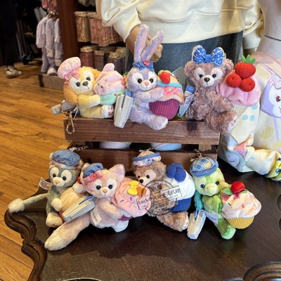 香港迪士尼2025春日星黛露玫玫贝儿达菲饼饼甜美点探索坐姿包挂件