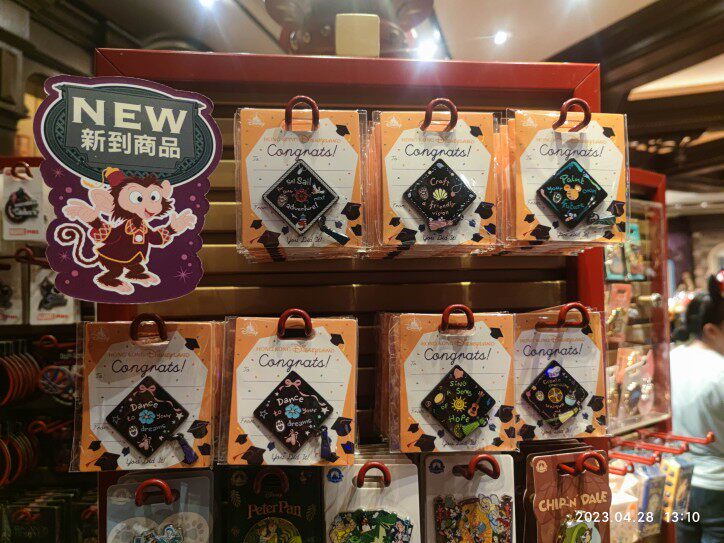香港迪士尼乐园达菲玫玫饼饼星黛露贝儿olu龟托尼毕业款徽章