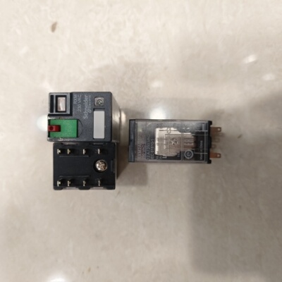 施耐德继电器RXM2AB2P7 220V带手动测试功能 镀金电流12A