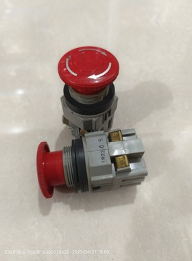 日本产idec和泉老款红色急停按钮AVN311R 1NO1NC 1常开1常闭
