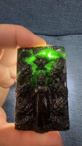 天然翡翠A货墨翠九龙护主吊坠雕工精湛打灯满绿带证书礼盒