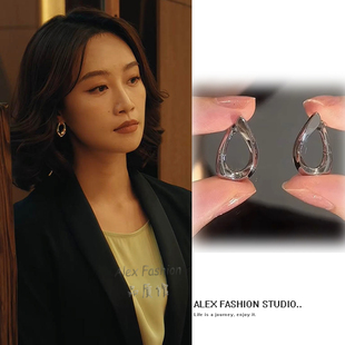 夜色正浓梁丹宁蓝盈莹同款耳环复古简约几何金属冷淡风扭曲耳扣