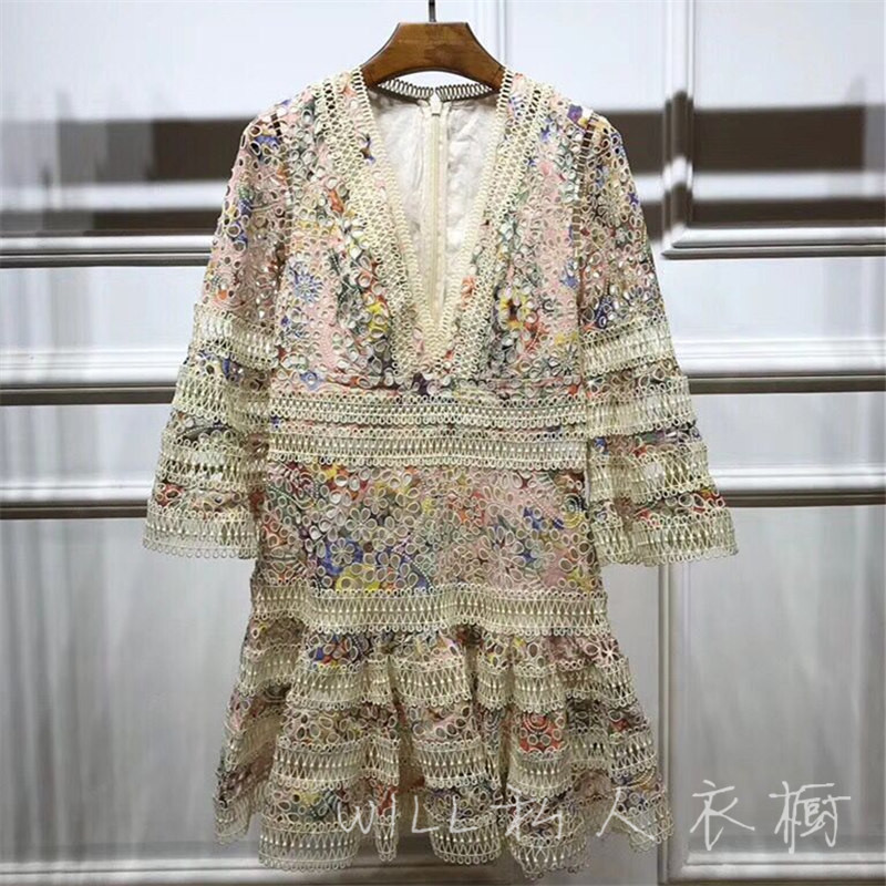 女裝2018新款潮夏款歐美時尚時尚繡花拼接連衣裙顯瘦純棉V領潮裙