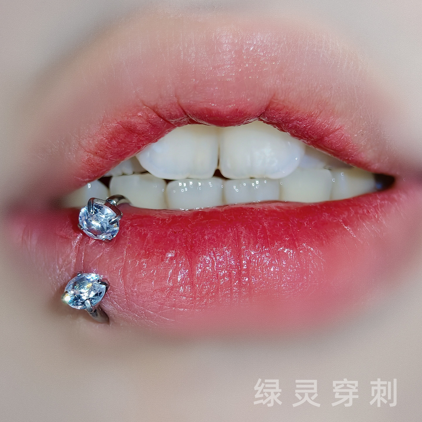 绿灵 爆闪皓石唇环钢钛内牙内螺纹马蹄环c环唇钉小钻辣妹穿刺饰品,饰品/流行首饰/时尚饰品新,唇环/唇钉,淘宝优惠券,粉丝福利购,淘宝优惠卷