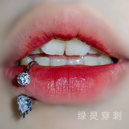 绿灵 香巴拉爱心锆石唇环钢钛爆闪马蹄环C环耳骨环唇钉穿刺饰品