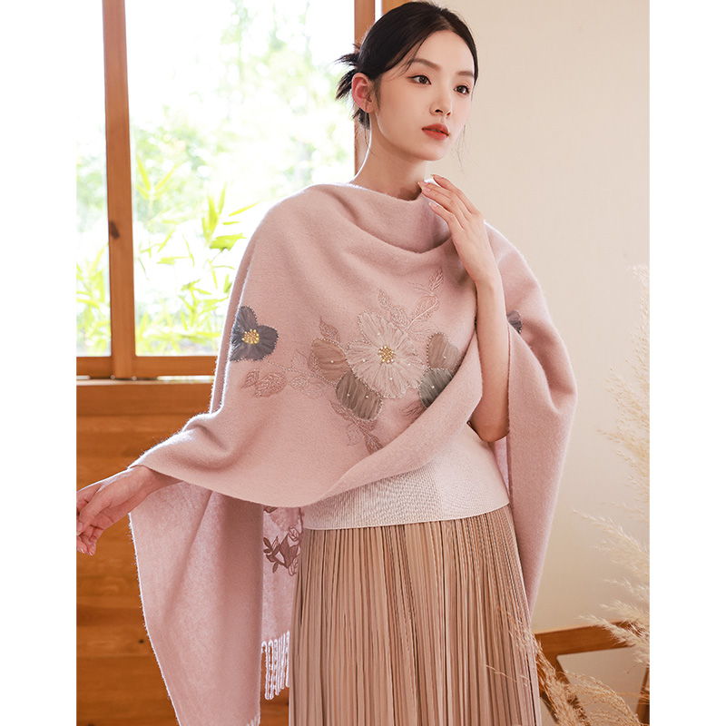 粉色羊毛披肩女2025新款秋冬季妈妈旗袍婚礼斗篷外搭高端羊绒围巾