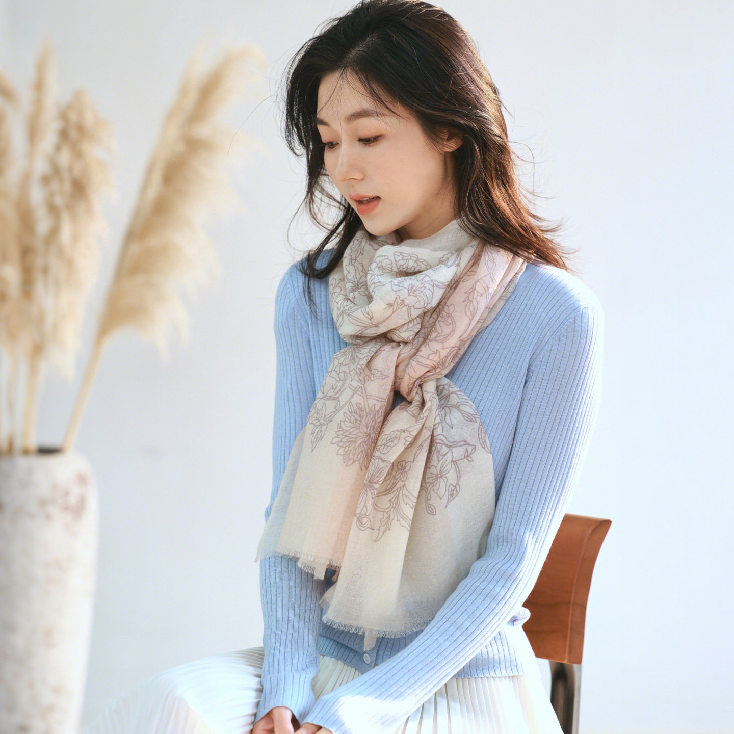 山羊绒围巾丝巾女士2026新款春季高级感轻薄款高端大气上档次春秋