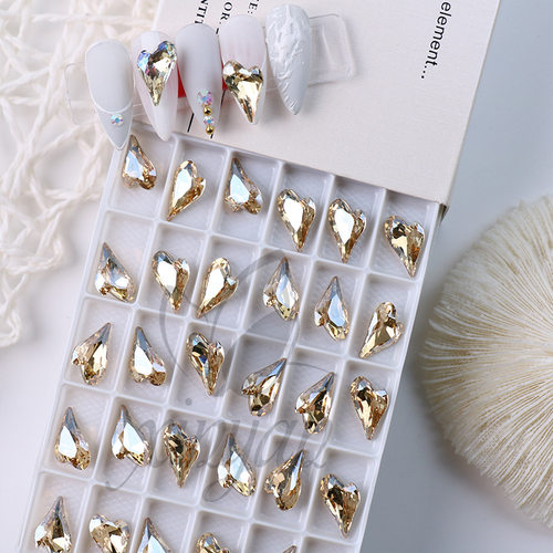 新款施华洛同款高亮歪桃心钻