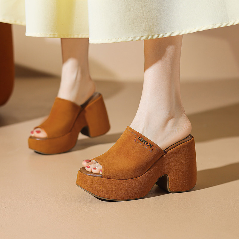 北西迪10CM真皮鱼嘴坡跟一字拖夏百搭厚底松糕凉鞋棕色外穿凉拖鞋