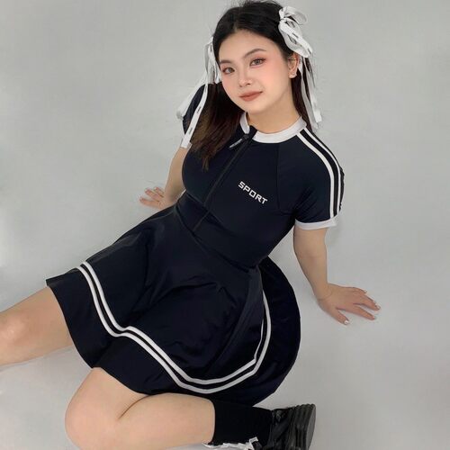 大码泳衣女200斤运动风温泉泳衣