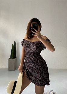 保守性感ins泳装 2025新款 游泳衣女遮肚显瘦一字肩连体泡温泉大码