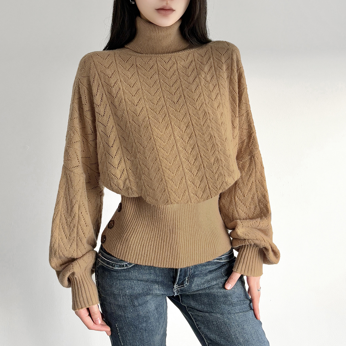 秋意慵懒排扣收腰高领蝙蝠袖毛衣