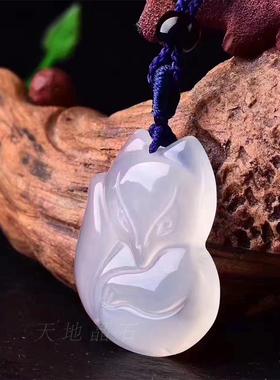 白玛瑙玉髓男女款毛衣链狐狸吊坠