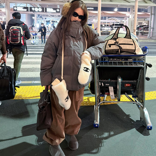 Avocadong 灰色小火炉连帽款磨毛感白鸭绒宽松羽绒服