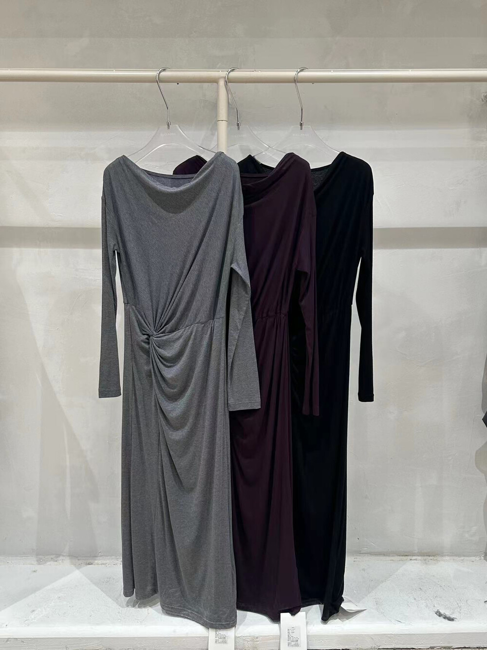 法式复古气质收腰纽结显瘦长袖连衣裙桑蚕丝一字肩包臀短裙子春秋