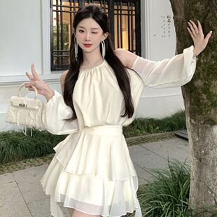 2026初夏新款巨好看法式气质精致荷叶边白色雪纺薄纱露肩连衣裙女