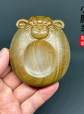 绿檀木雕凹面绵羊文玩手把件镇纸