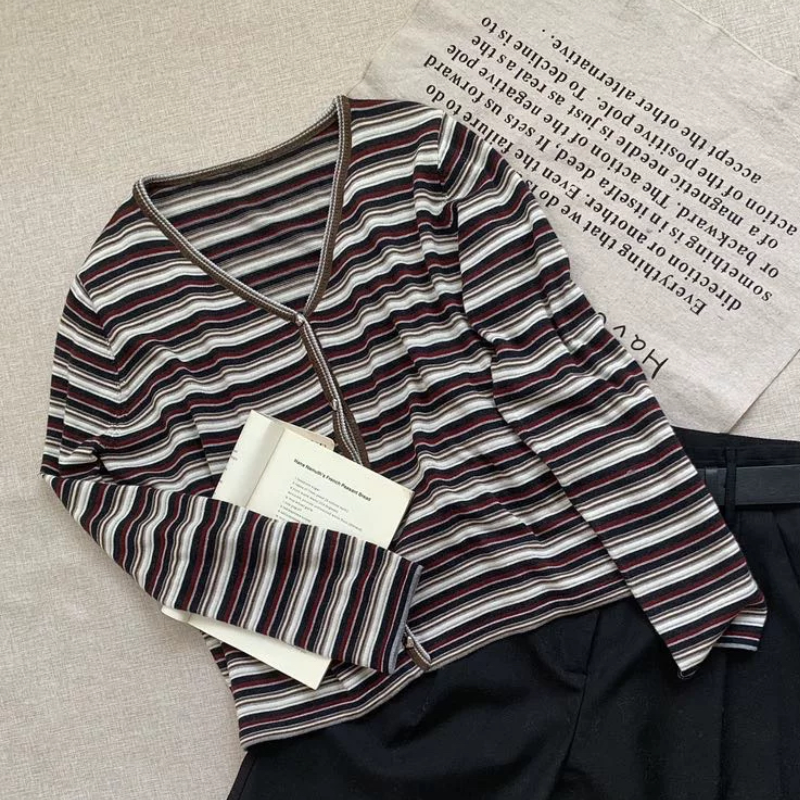 B103爱心扣V领条纹开衫女秋季新透气软糯撞色针织衫