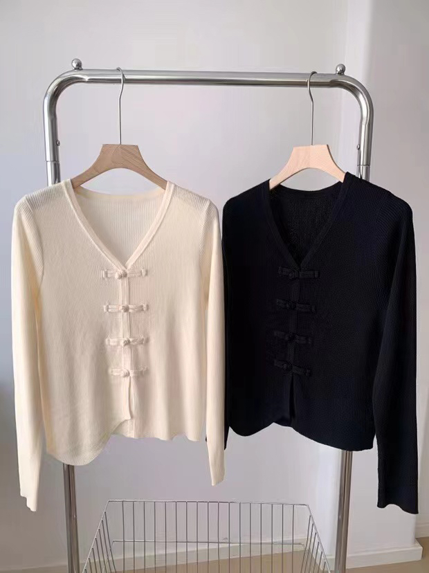 E423超细羊毛混纺~中式温柔气质复古盘扣纯色针织毛衣