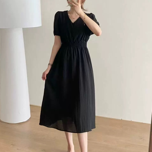 E734黑色短袖V领亚ma混纺连衣裙女夏季新款显瘦高级感小黑裙