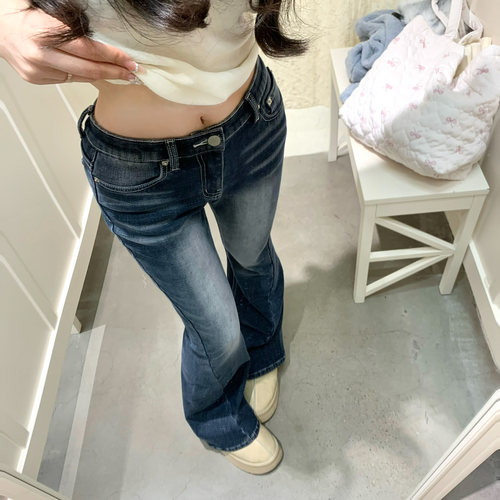 水洗猫须纹微喇韩系百搭牛仔裤