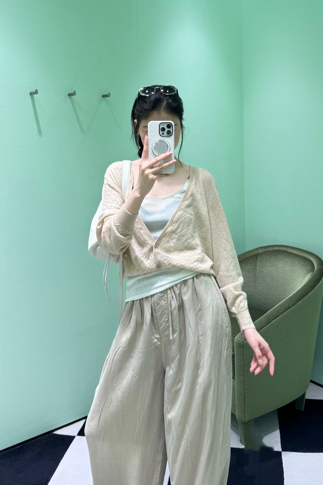 2026早春新款女款时尚休闲百搭V领短款外套宽松显瘦上衣舒适开衫