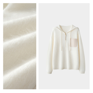 2025冬季新款极简风连帽拉链针织开衫女白色拼皮口袋毛衣针织衫