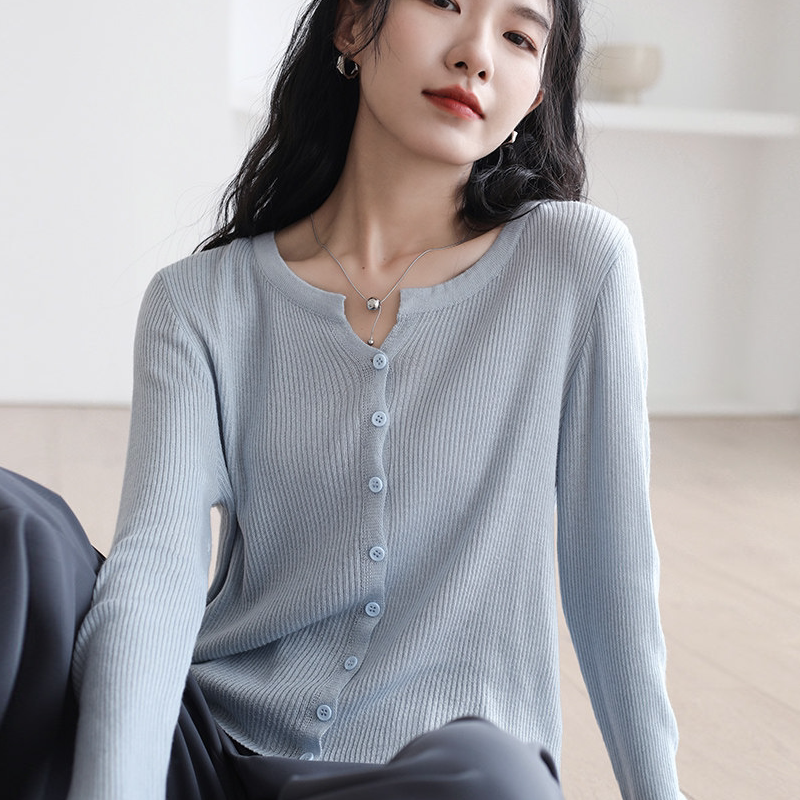 复古小香风珍珠扣V领针织开衫女秋季新款法式气质短款打底衫上衣