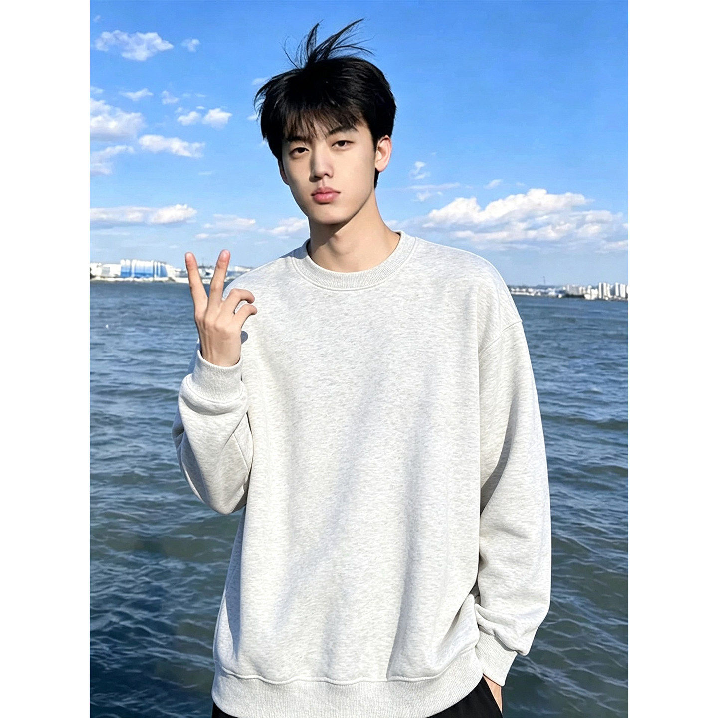 白灰色美式重磅简约圆领无帽卫衣男秋冬加绒宽松百搭潮流痞帅上衣