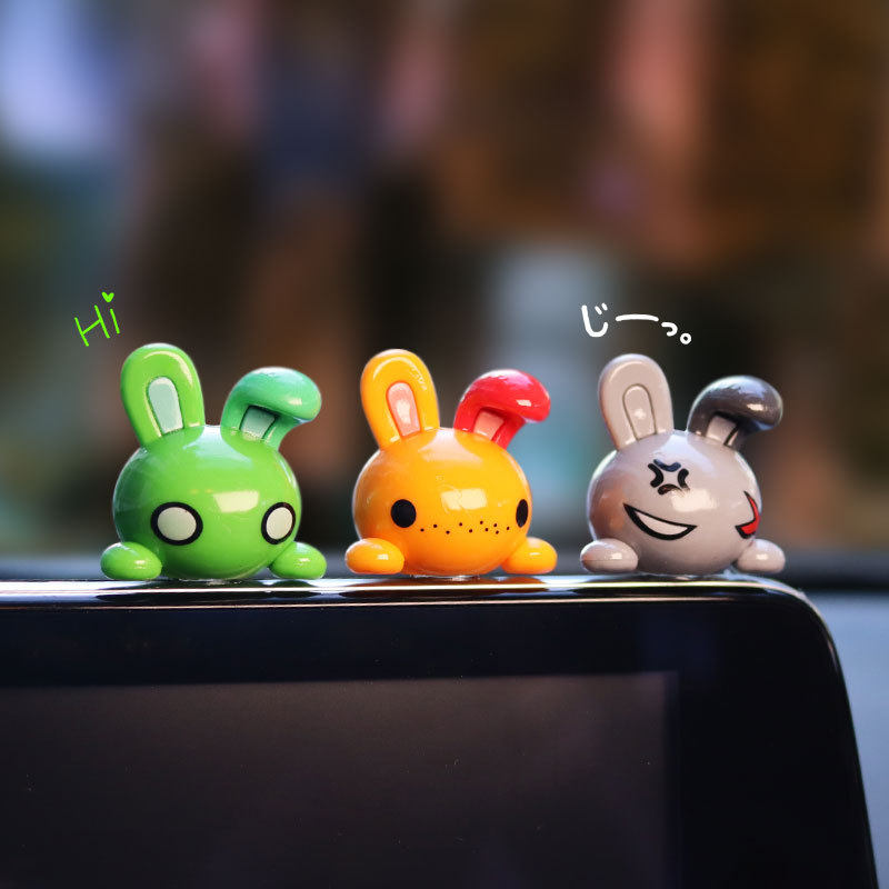 招吉兔潮酷车载可爱兔子摆件汽车仪表台显示屏装饰用品车内公仔