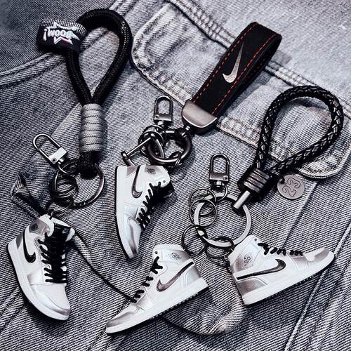 汽车钥匙扣挂件男生女生高级感精致个性创意书包挂饰情侣送礼物