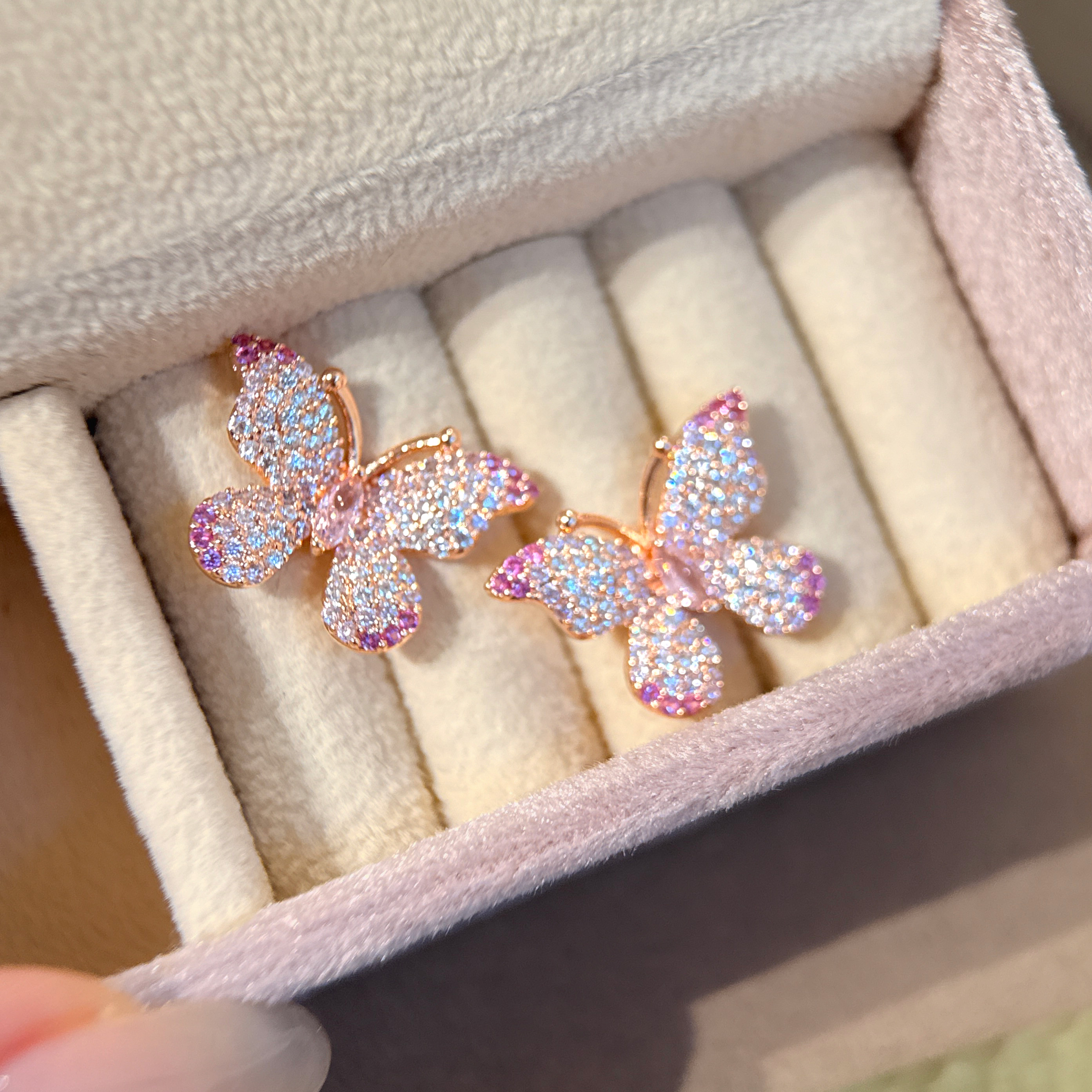 CIX粉蝶一梦/粉色渐变蝴蝶耳环耳钉蚊香盘耳夹女无耳洞轻奢耳饰