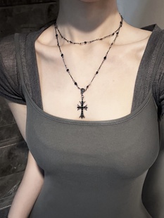 枪黑色十字架项链甜酷辣妹双层叠戴锁骨链女纯欲风choker颈链配饰