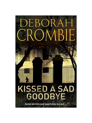 按需印刷不退不换Kissed a Sad Goodbye[9780230772755]