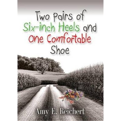 按需印刷不退不换Two Pairs of Six-Inch Heels and One Comfortable Shoe[9781632633637]