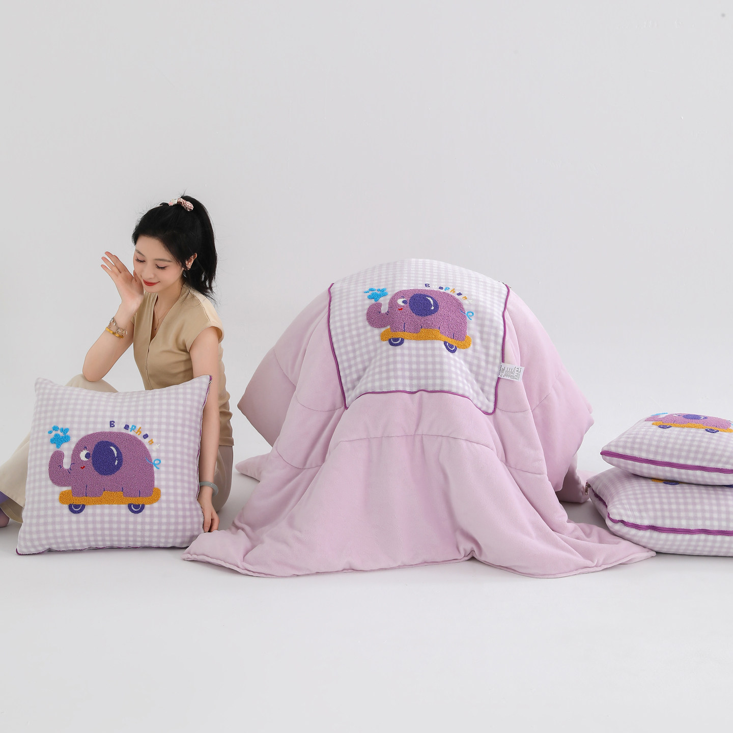 抱枕被子两用个性可爱办公室午睡加厚空调被家用沙发毛绒靠枕四季