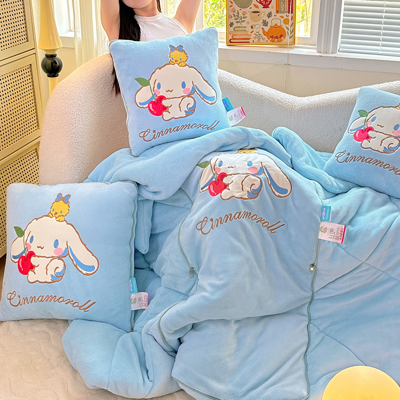 冬季加厚玉桂狗牛奶绒抱枕被子两用车载办公室午休枕头毯子二合一