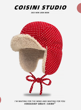 日系复古红色波点羊羔绒雷锋帽女秋冬季加厚保暖护耳飞行帽系带潮