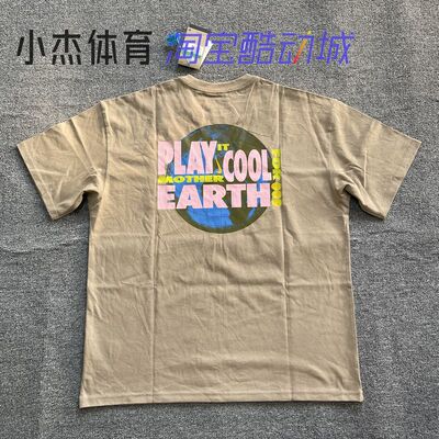 Nike/耐克 男子透气地球印花体闲圆领宽松 短袖运动丁恤 FB9812