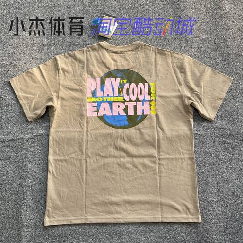 Nike/耐克 男子透气地球印花体闲圆领宽松 短袖运动丁恤 FB9812