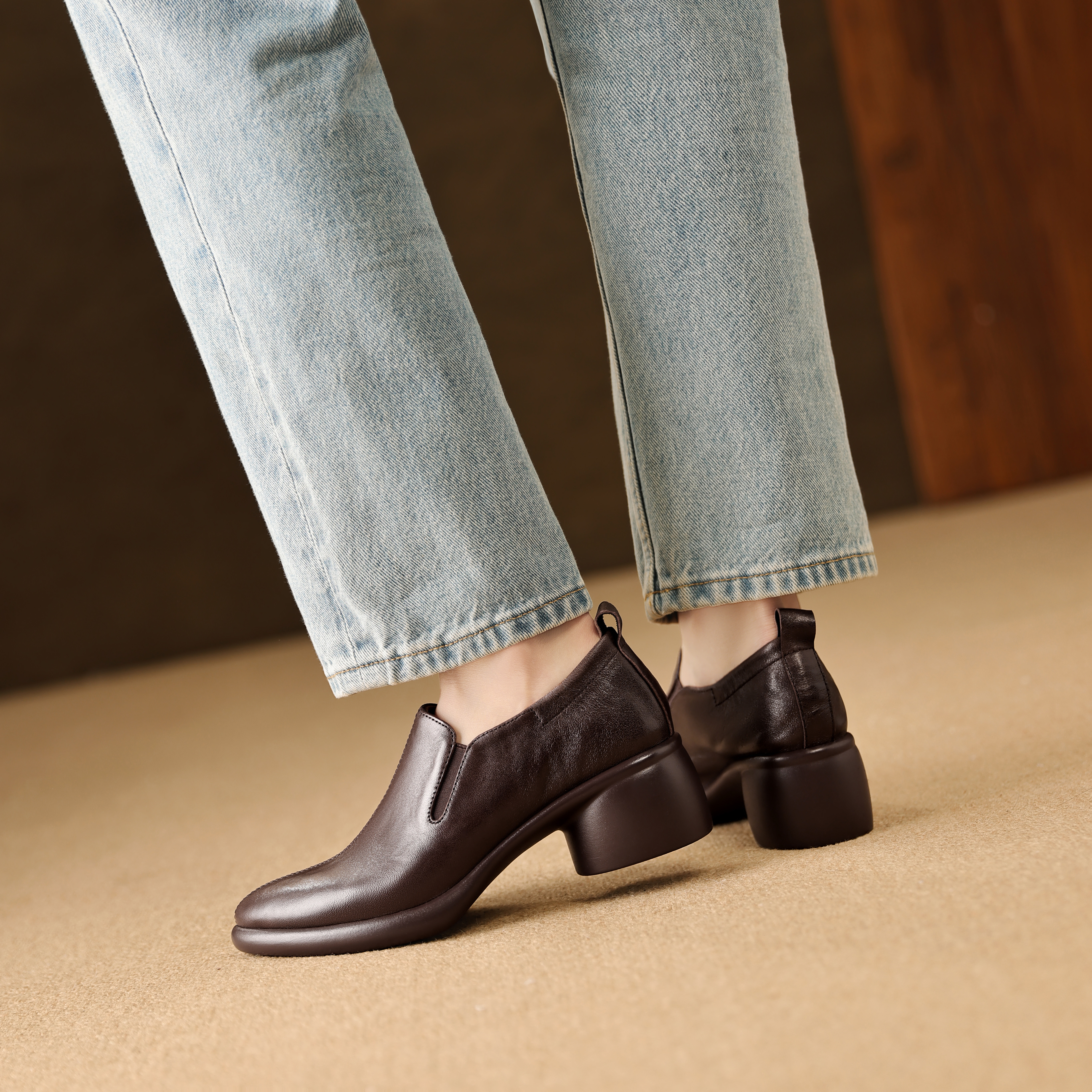 lorem香港 2026春季英伦小皮鞋复古简约粗跟尖头羊皮舒适深口单鞋,女鞋,深口单鞋,淘宝优惠券,粉丝福利购,淘宝优惠卷