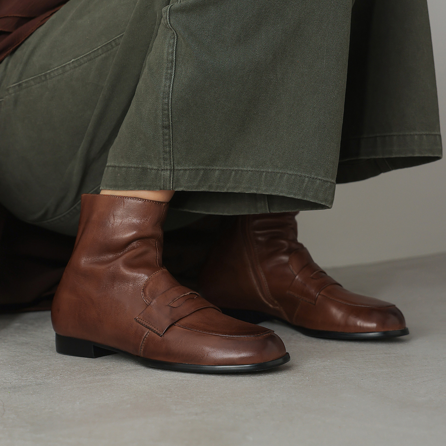 复古粗跟侧拉链简约百搭短靴