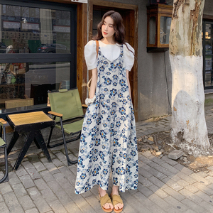 海边度假碎花背带裤女2025夏季新款韩系慵懒风宽松休闲阔腿连体裤图片