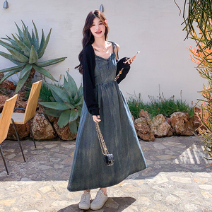 针织开衫牛仔连衣裙套装女2025春季新款法式气质显瘦吊带裙两件套图片