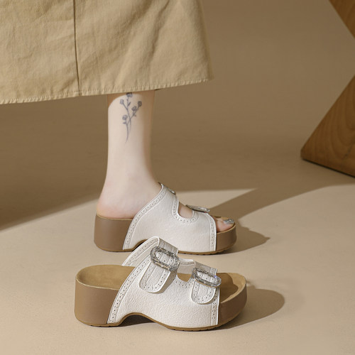 轻奢钻扣双带凉拖女夏2026新款厚底增高外穿时尚勃肯一字拖凉拖鞋