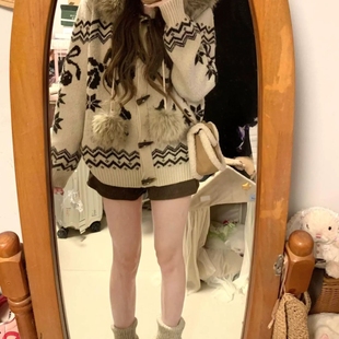 6068 复古重工费尔岛毛领牛角扣连帽外套女 毛衣