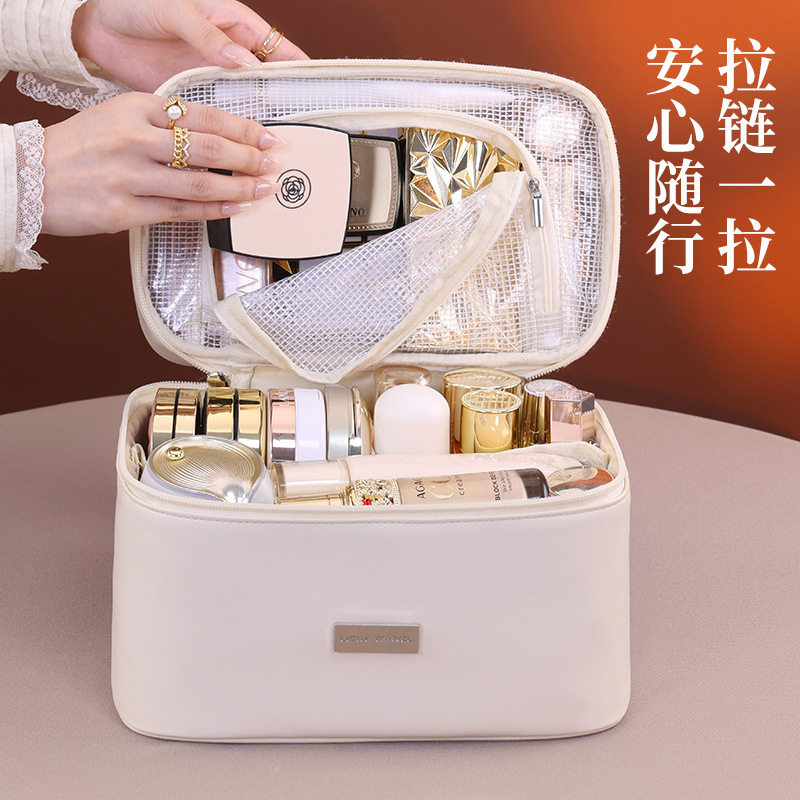 轻奢大容量分区防水化妆包