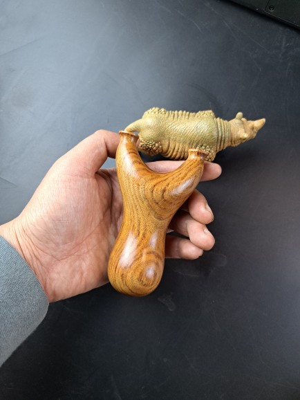 68弓门大胖飞虎重量180多克实木扁皮弹弓新弓型胖虎弓手感好弹弓图片