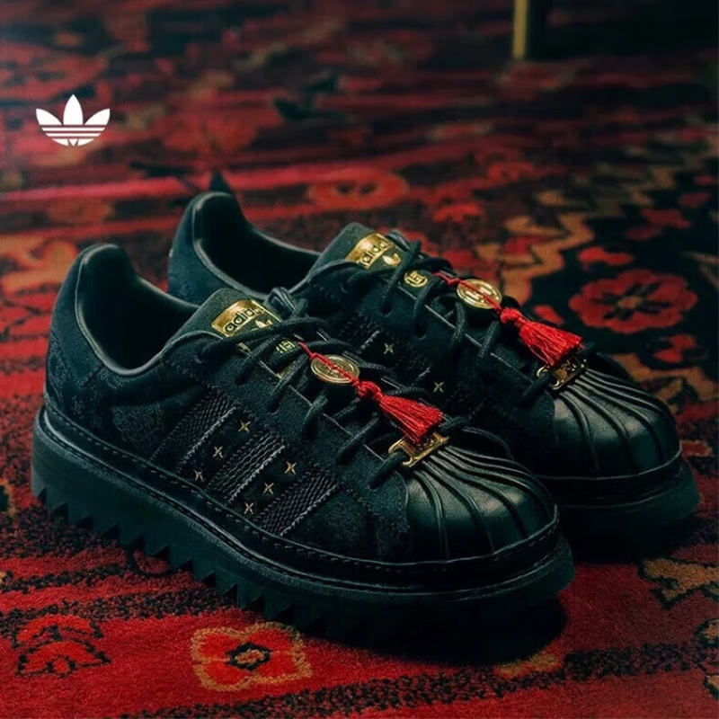 阿迪达斯三叶草情侣款运动休闲鞋