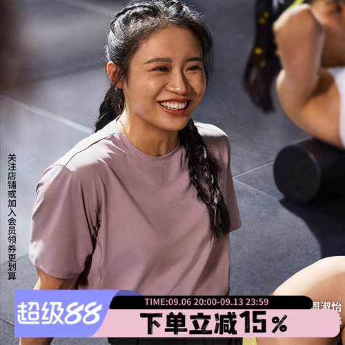 阿迪达斯女款休闲运动短袖